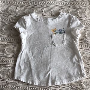 Old Navy White 🌸 Pocket T Shirt - Like New!